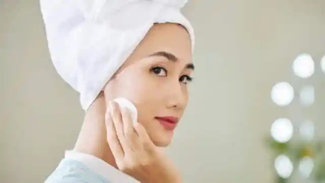 क्या होता है फेस टोनर और क्योंं करना चाहिए इसका रोजाना इस्तेमाल, जानें घर पर बनाने का तरीका