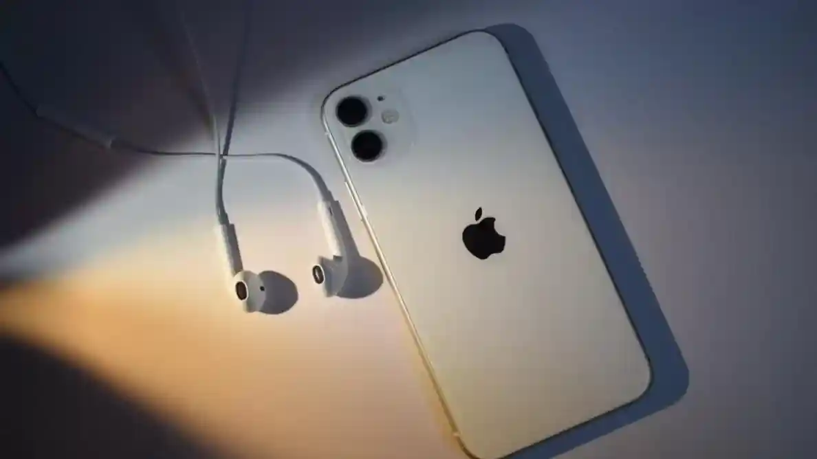 iOS 14.2 से मिला हिंट, iPhone 12 के साथ नहीं मिलेंगे इयरफोन्स: रिपोर्ट Apple iPhone 12 सीरीज अगले महीने लॉन्च किया जा सकता है. .